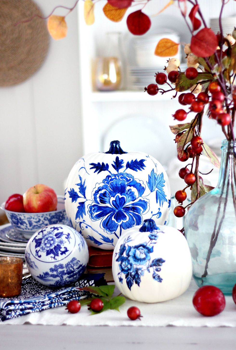 Gallery-1442863502-blueporcelainpumpkindiycraftberrybush2