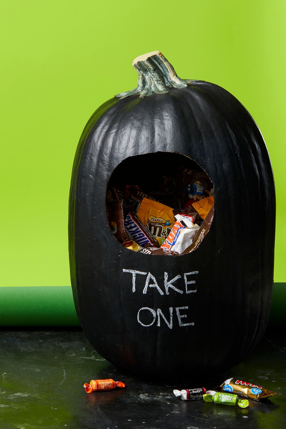 Ghk-1019-pumpkins-candyholder-238-preview-ppi-150-embedmetadata-true-1564171806