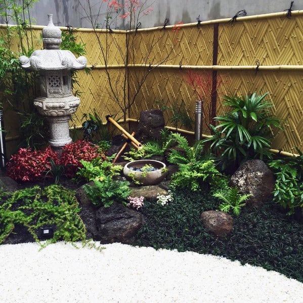 Impressive-braided-bamboo-fence-ideas