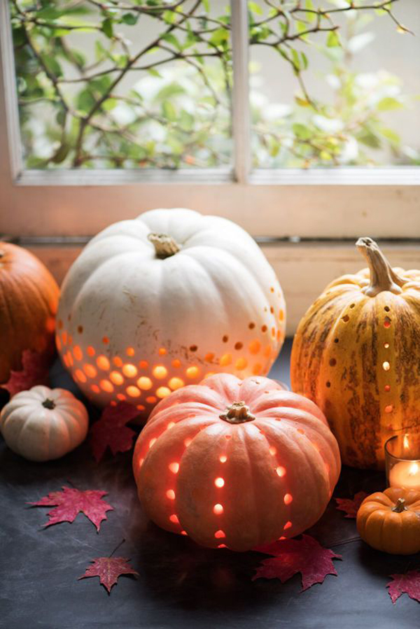 Indoor-pumpkin-lantern-for-fall-season