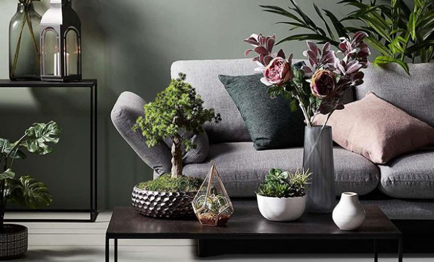 Mix-artificial-plants-with-live-plants