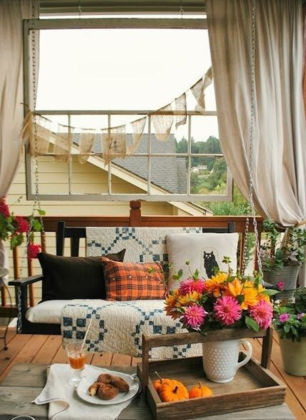 Simple-balcony-design-from-thanksgiving-to-halloween