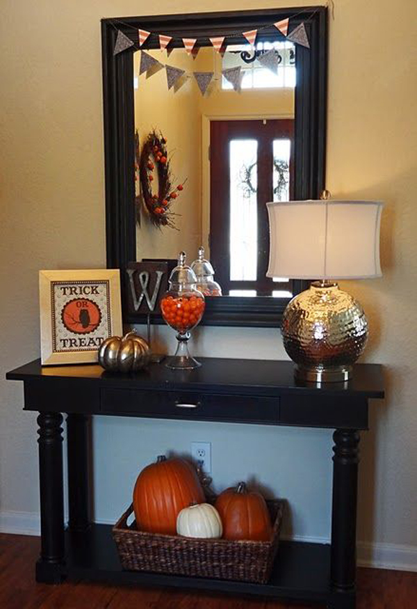 Small-halloween-entryway-ideas-with-pumpkins
