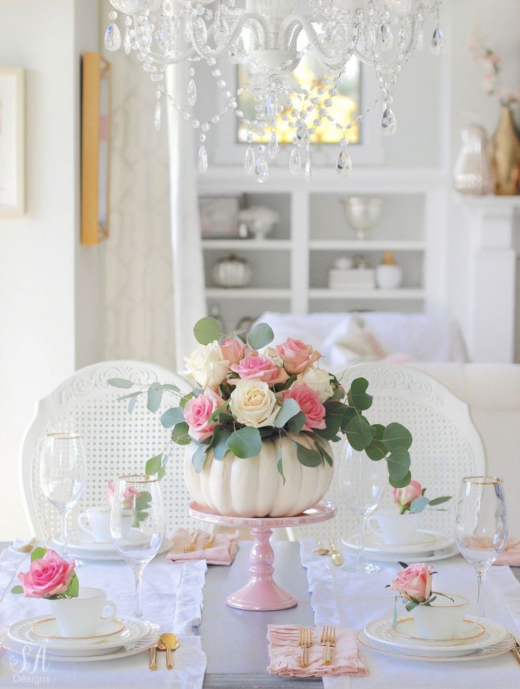 Stylish-elegant-thanksgiving-table-decor-in-white-and-pink