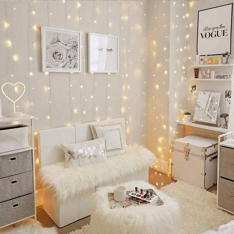 Teen-bedroom-ideas-wall-decoration-with-fairy-lights