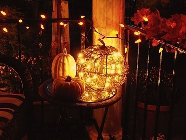 Thanksgiving-balcony-lighting-ideas