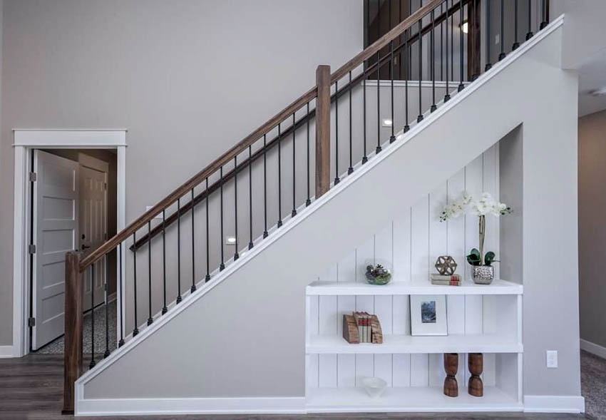 Under-stairs-niche-with-shiplap-and-decor