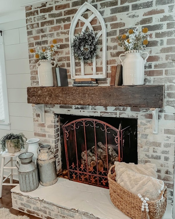 Woods-and-whites-mantel-decor-ideas-farmhouse905