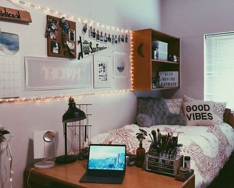 1-college-apartment-living-room-ideas-16