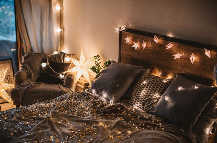 1-bedroom-fairy-lights-romantic-atmosphere-ideas