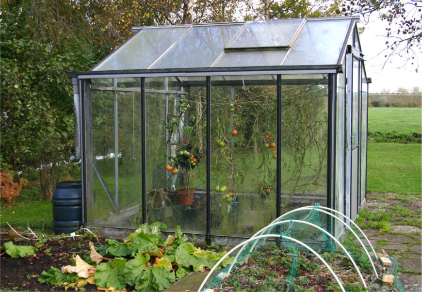 10-backyard-greenhouse-ideas-870x602-1