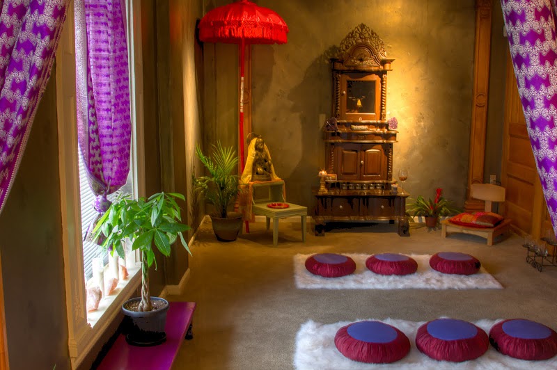 12-pops-of-purple-and-pink-meditation-rooms-homebnc