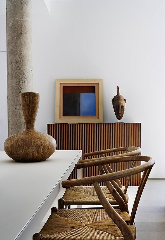 16-rattan-dining-chairs-and-an-african-vase-for-decor