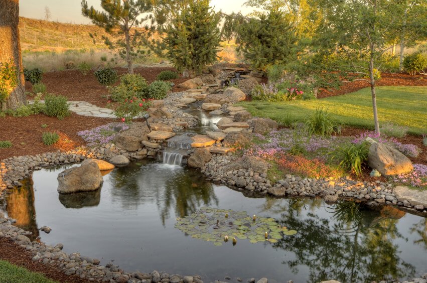 19garden-waterfall