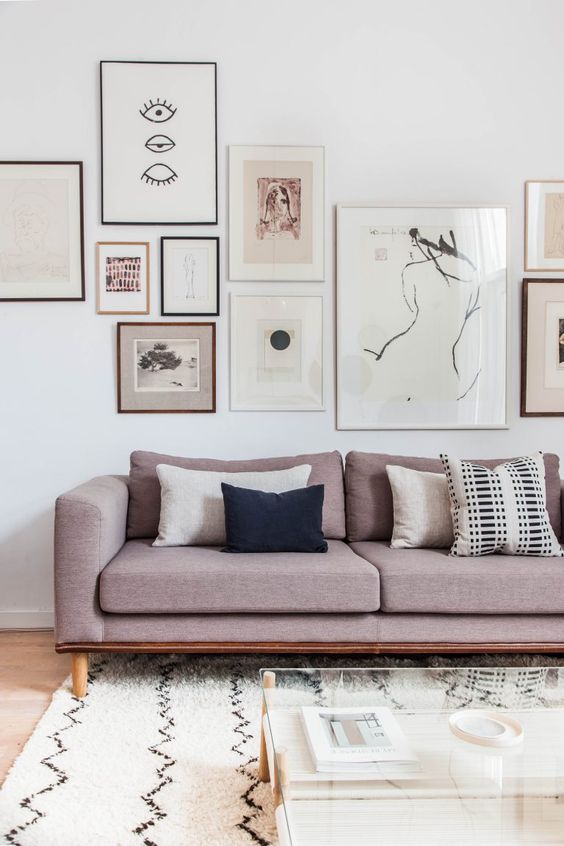 25-a-gallery-wall-done-in-one-style-and-coordinating-colors