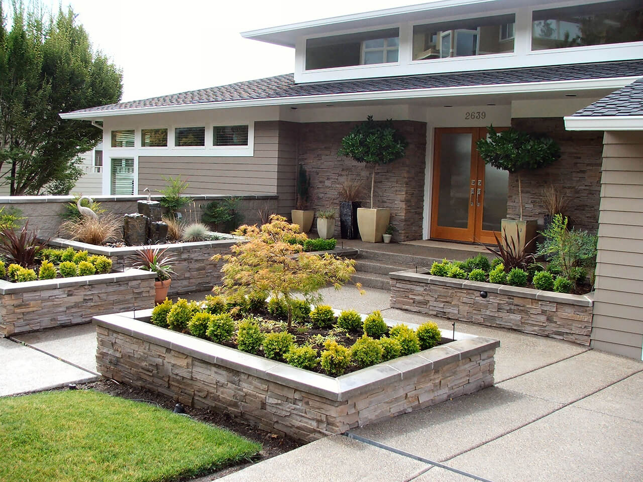 26-front-yard-landscaping-garden-ideas-homebnc