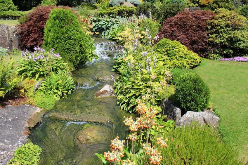 49garden-waterfall