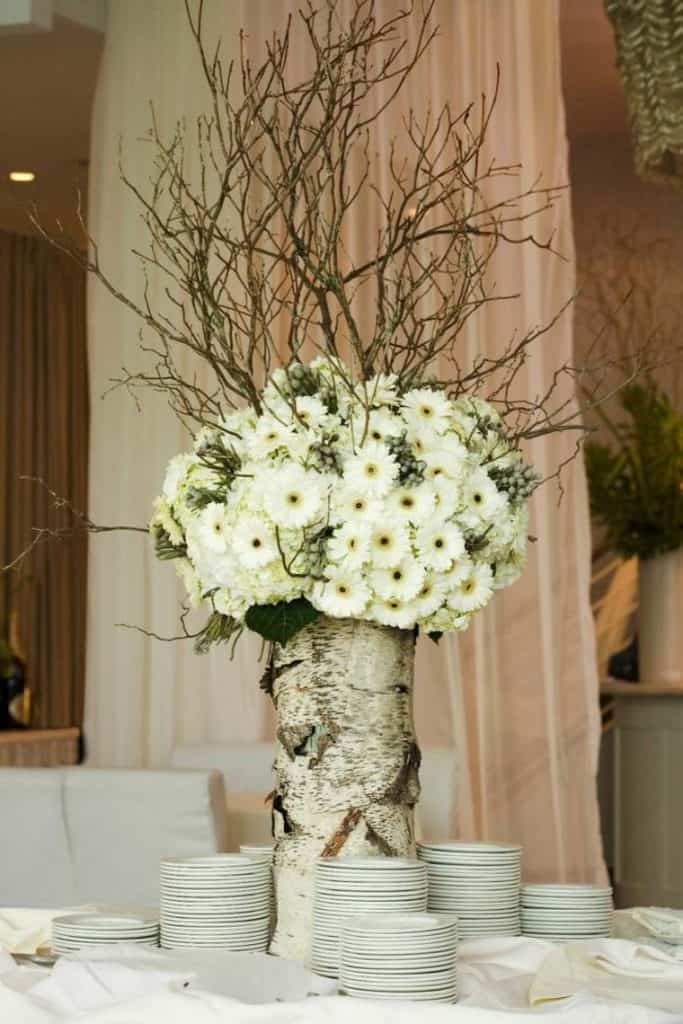Add-glamour-and-rustic-vibe-with-tree-stump-vases-homesthetics-8