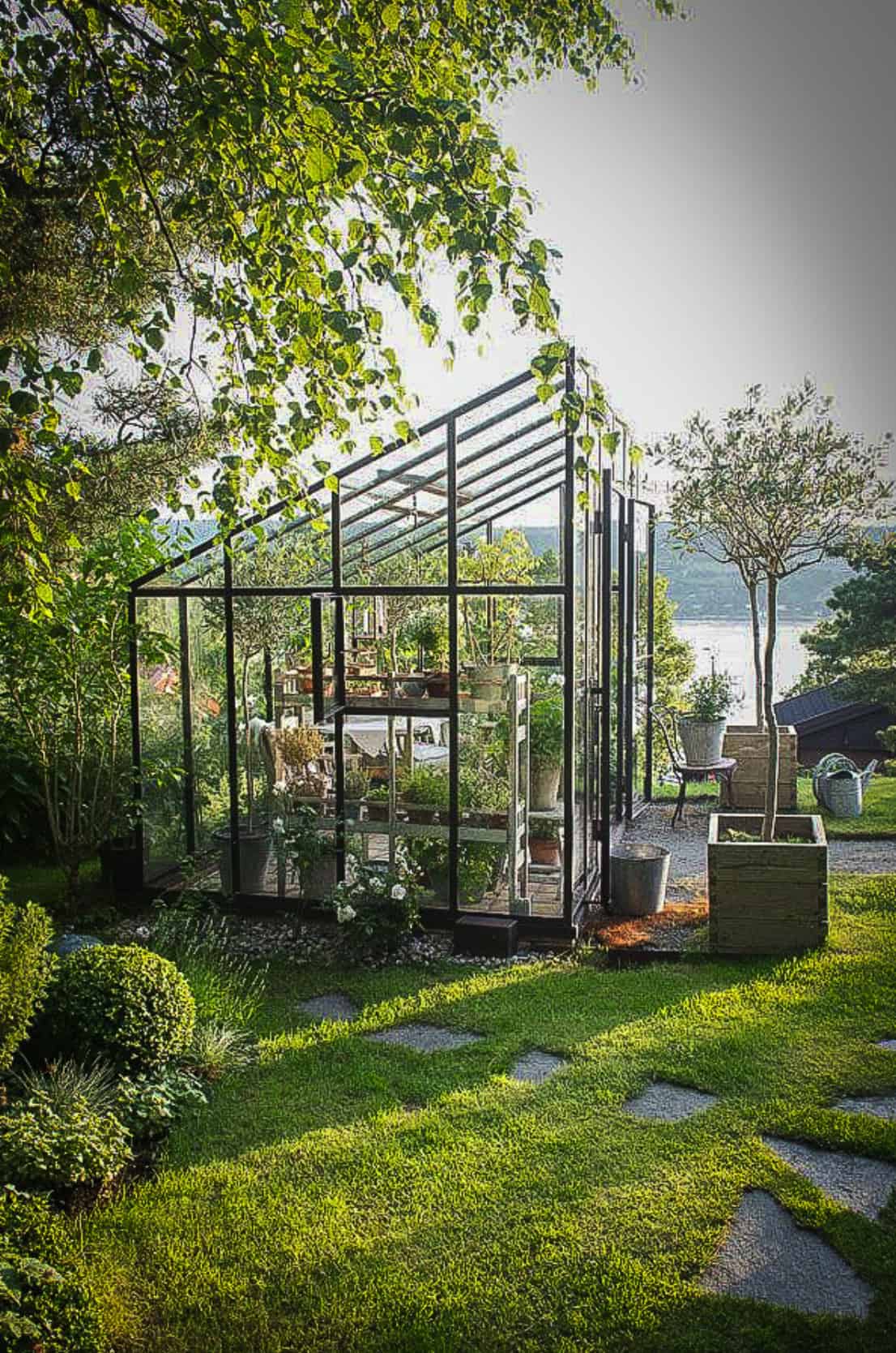 Awesome-backyard-greenhouse-design-ideas-10-1-kindesign