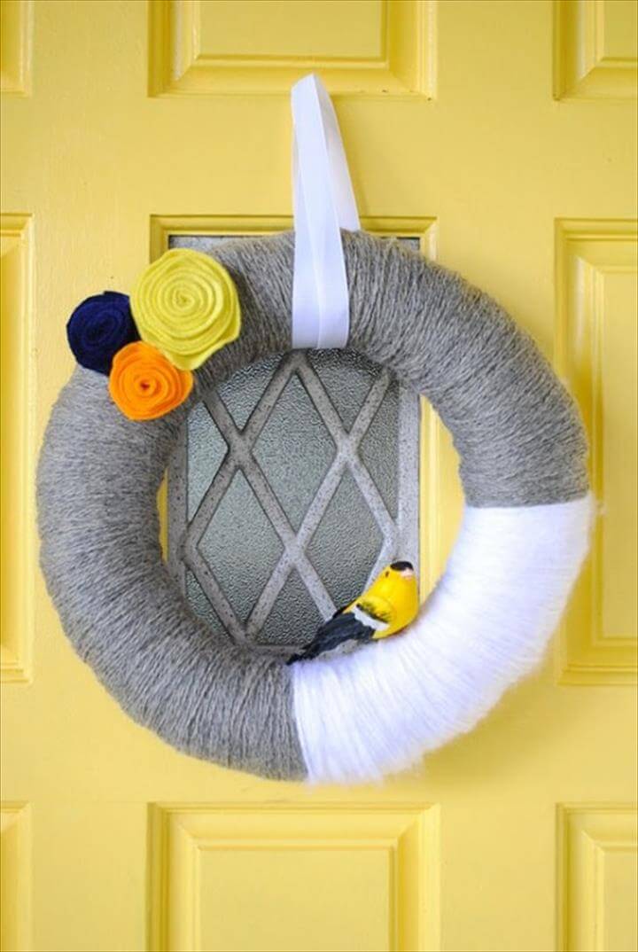Beautiful-fall-wreath-from-yarn