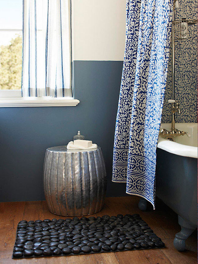 Black-pebble-bath-mat