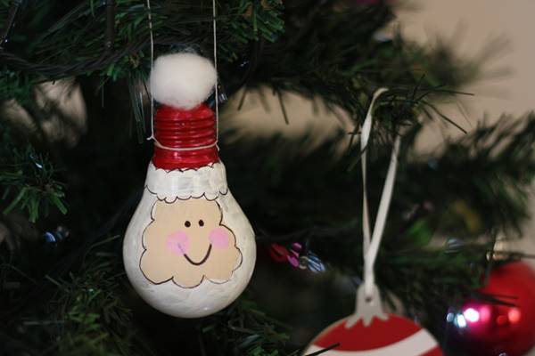Creative-ideas-diy-light-bulb-christmas-ornaments-4