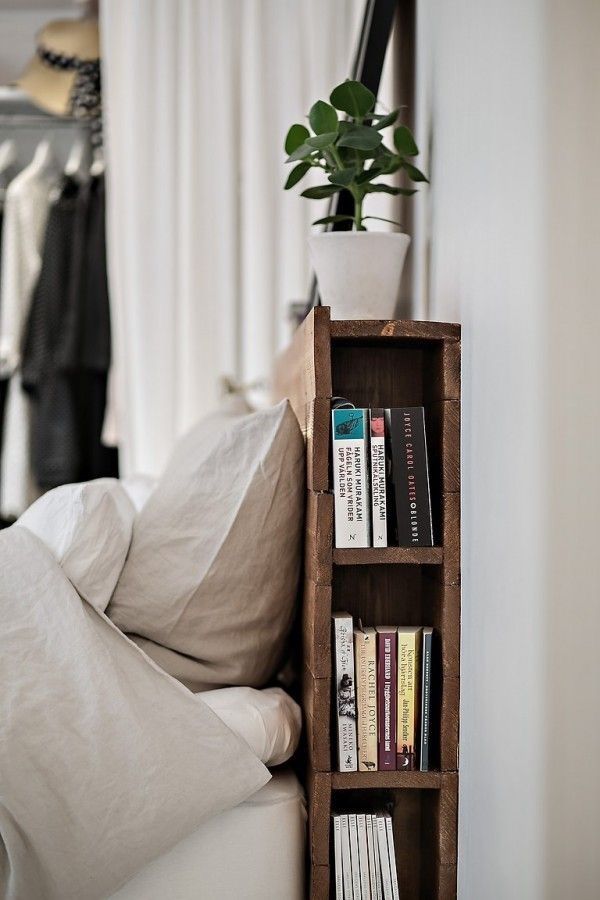 Headboard-pallet-bookshelf