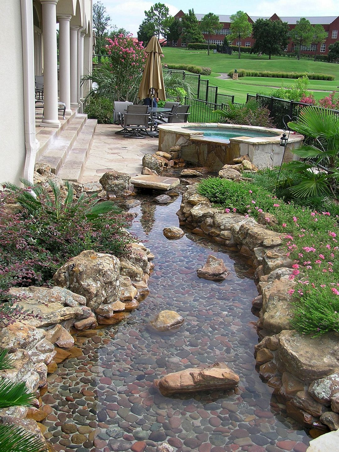 Ideas-for-backyard-with-river-rock-landscaping