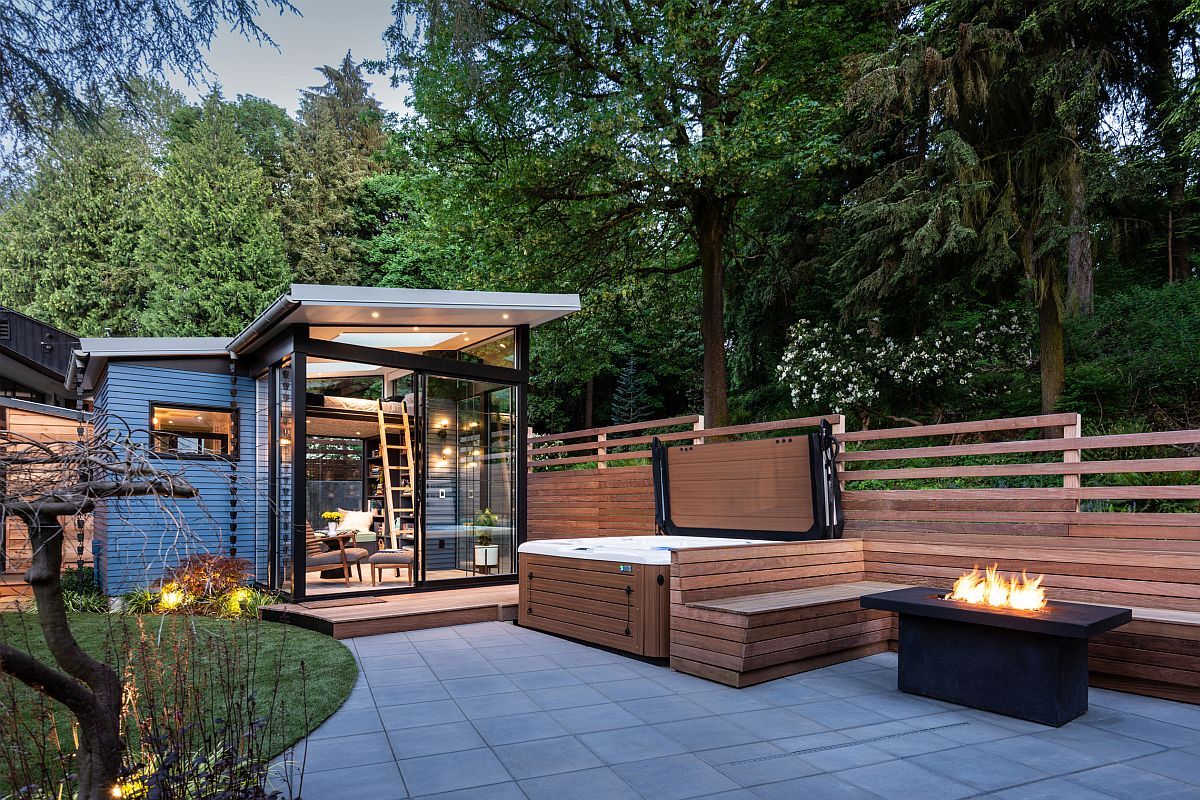 Modern-backyard-reading-patio