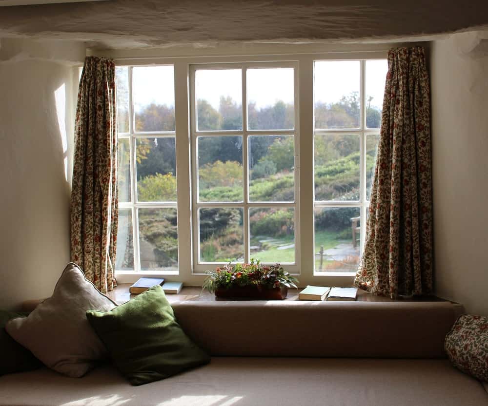 Pillows-and-cushions-in-meditation-room-in-a-house