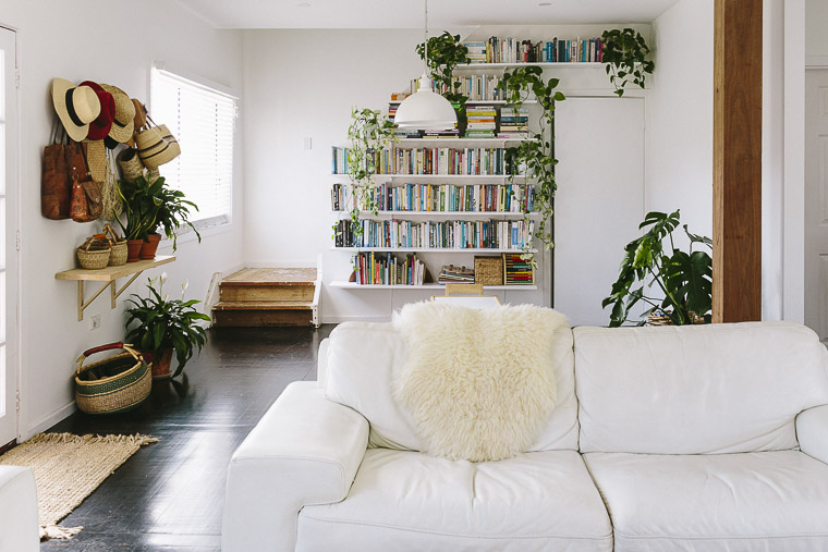 Rustic-bohemian-family-home-living-room-books
