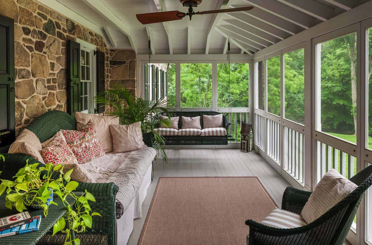 Screened-porch-design-ideas-09-1-kindesign