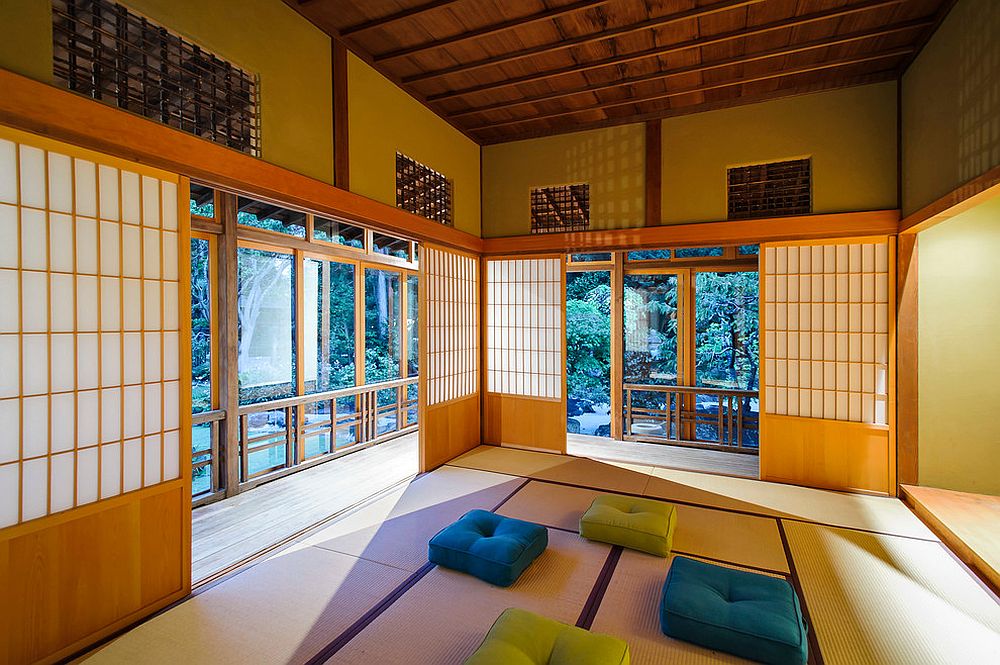 Shoji-screens-are-an-absolute-must-for-the-fabulous-asian-style-meditation-room