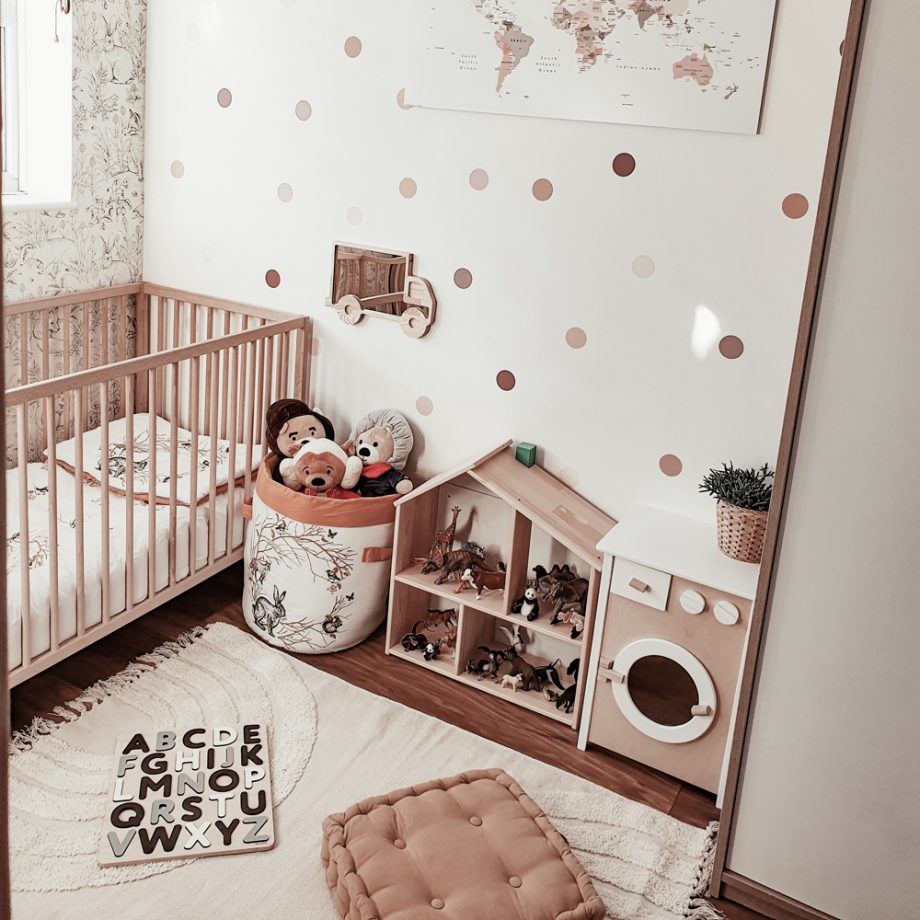 Stickers4walls_reusable-chocolate-and-neutral-polka-dot-fabric-wall-stickers-920x920-1