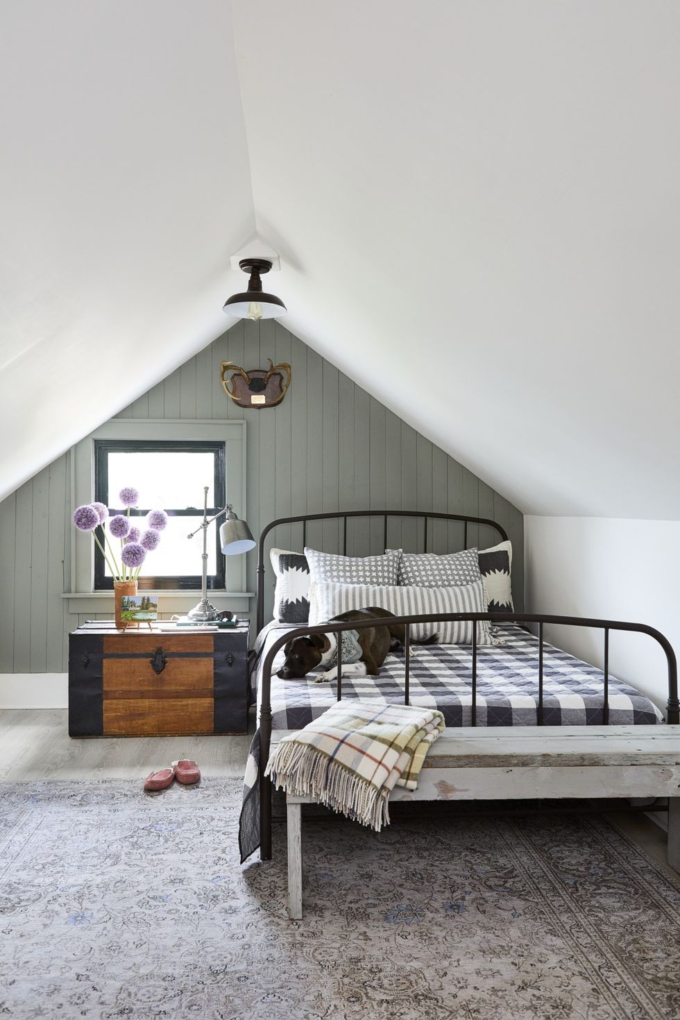 Accent-wall-ideas-paneling-1582223787
