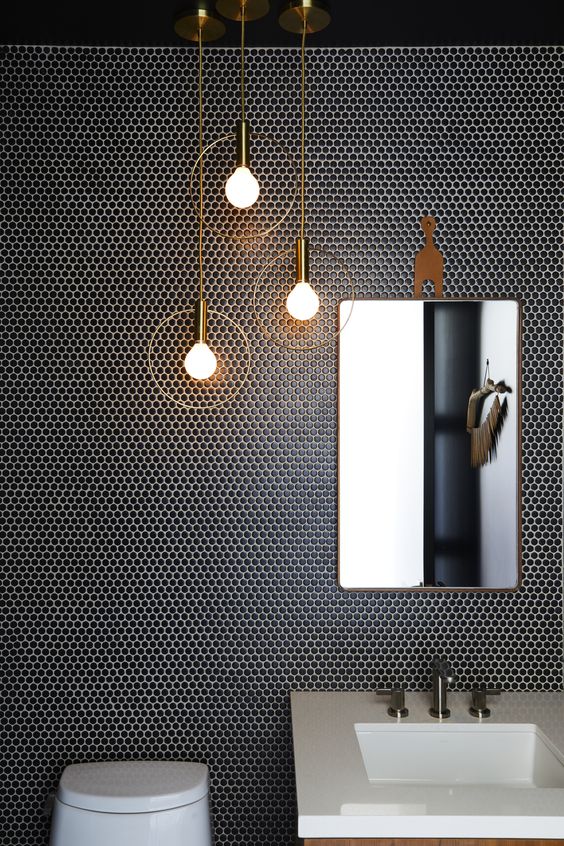 An-arrangement-of-brass-pendant-lamps-of-bulbs-and-circles-looks-super-refined-and-chic