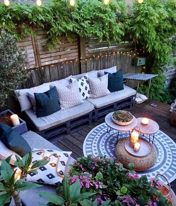 Bohemian-outdoor-living-space-with-garden-decorating