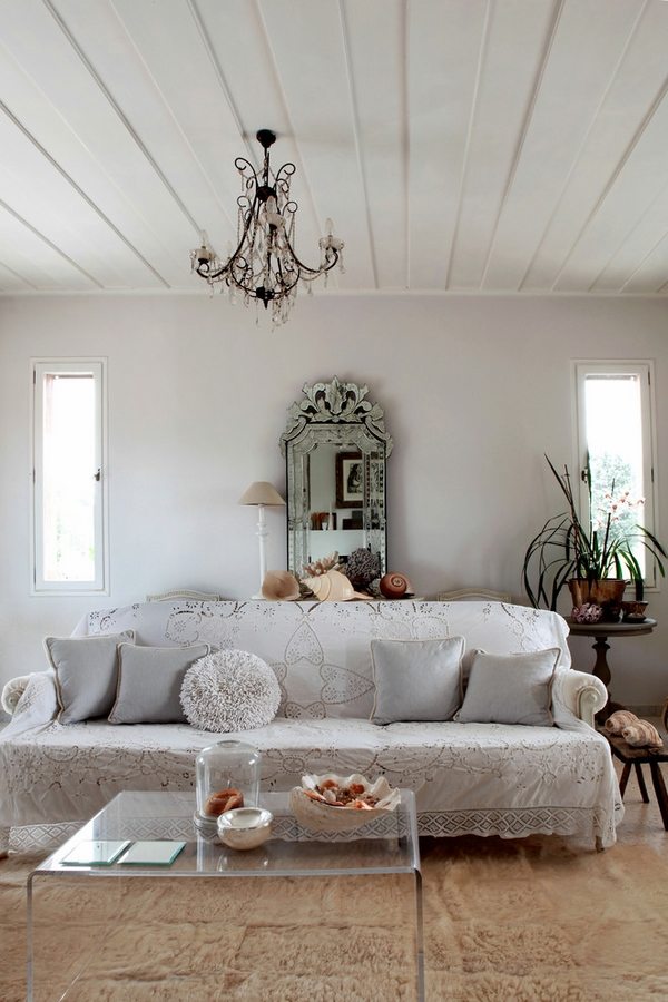 Cheap-sofa-cover-ideas-vintage-lace-sheets-decorative-pillows