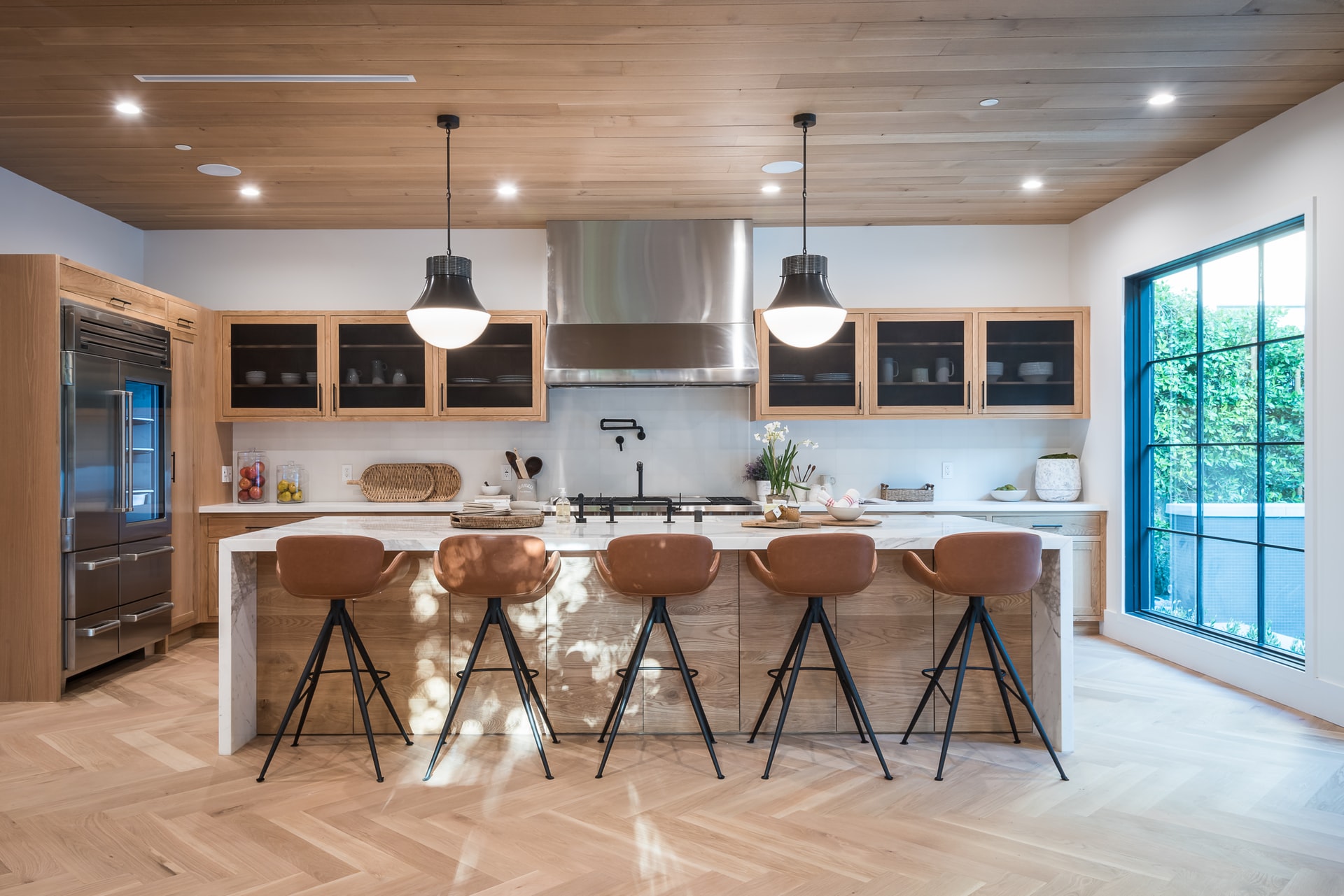 Contemporary-decor-modern-kitchen-2
