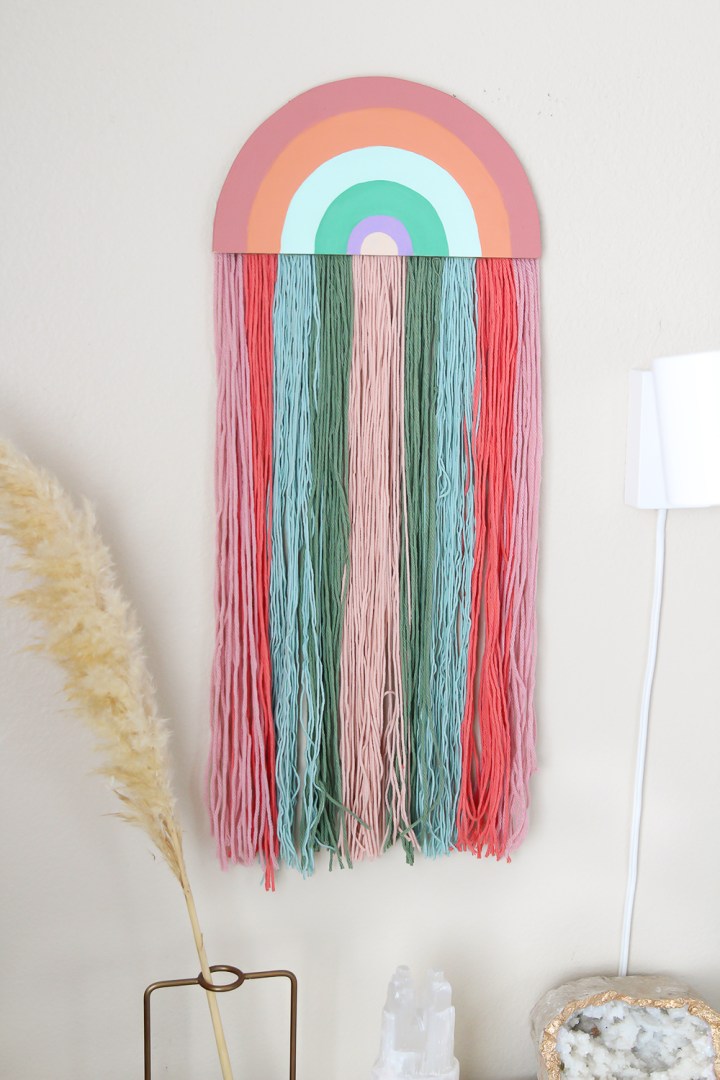 Diy-yarn-wall-hangings-for-a-boho-touch-4