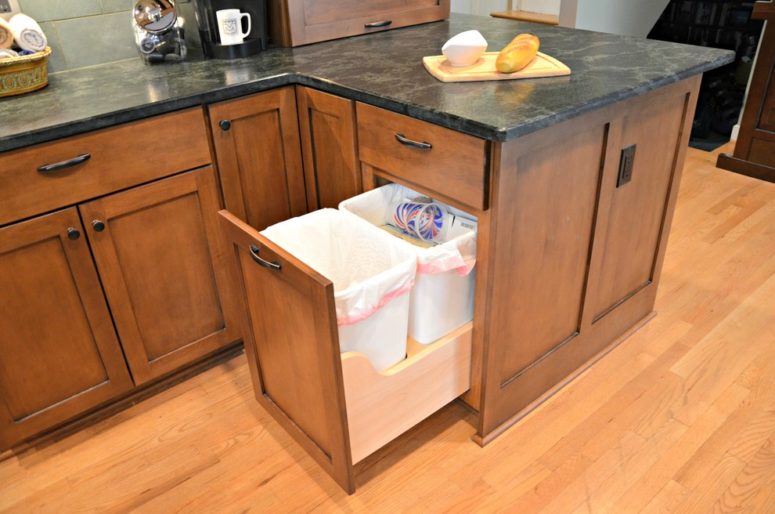 Hiding-kitchen-trash-can-6-775x514-1
