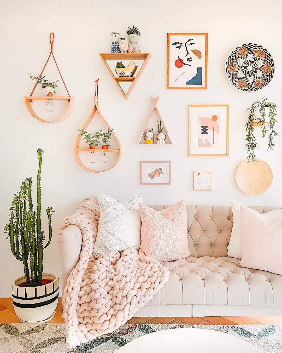 Instagram-worthy-living-room-with-wall-gallery