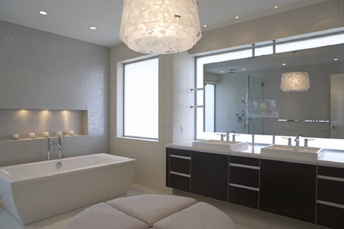 Modern-light-fixture-in-the-bathroom