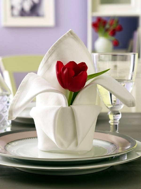 Napkin-folding-beautiful-table-decorations-in-the-dining-room-do-it-yourself-15-543374191