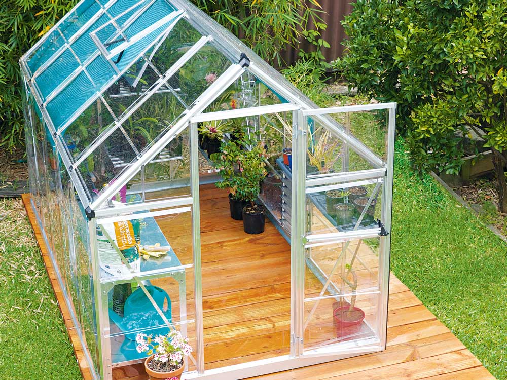 O-shedsandbuildings-howtobuildagreenhouse-may15p18-main