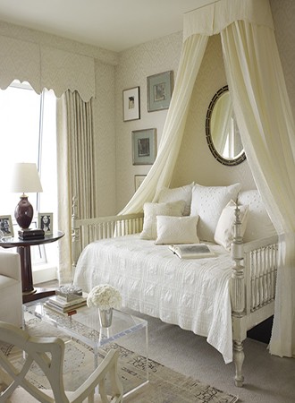 Petite-suspended-modern-canopy-bed