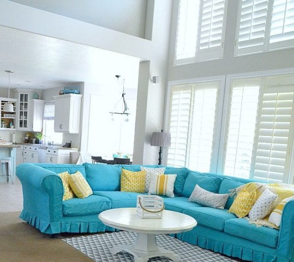 Turquoise-slipcover-sofa-600x610-1