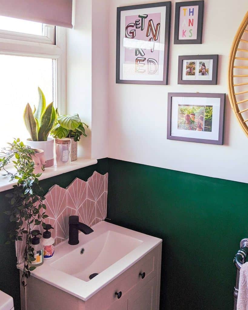 Two-tone-small-bathroom-paint-ideas-jade_inghammulliner