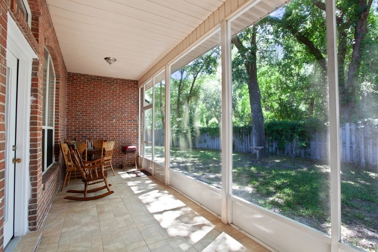 Veranda-screened-in-porch-with-chairs