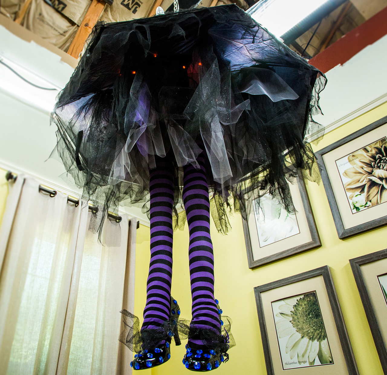 03-indoor-halloween-decorations-ideas-homebnc